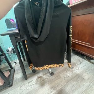 hoodie, only worn 3 times, nothing wrong just don’t want it anymore